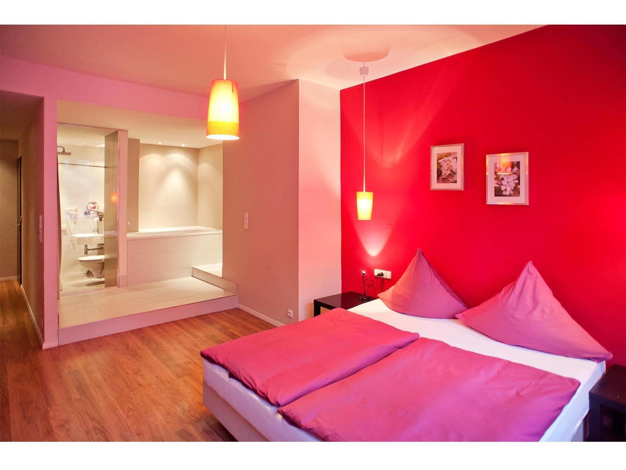 Hotel Purpur Прага Экстерьер фото